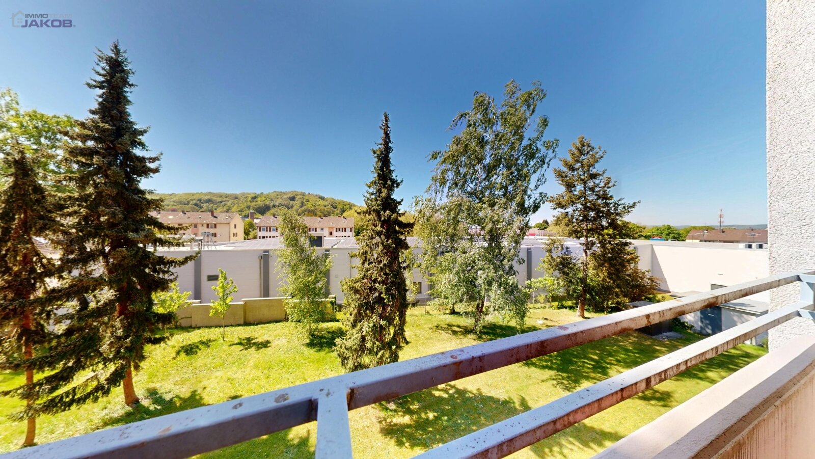 Zentrumsnahe Wohnung mit Loggia: Viel Potenzial auf 83 m² – sofort frei