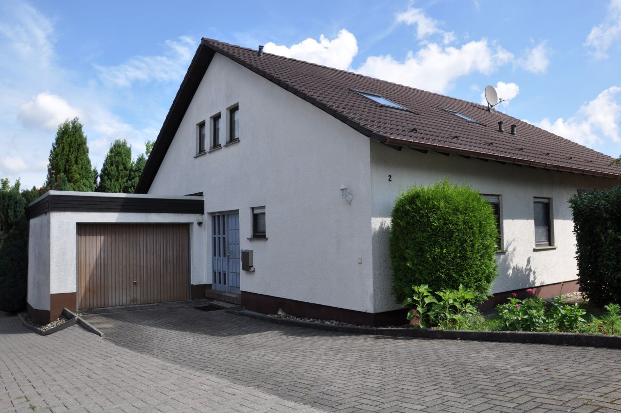 Freistehendes Ein-/Zweifamilienhaus in beliebter Lage 