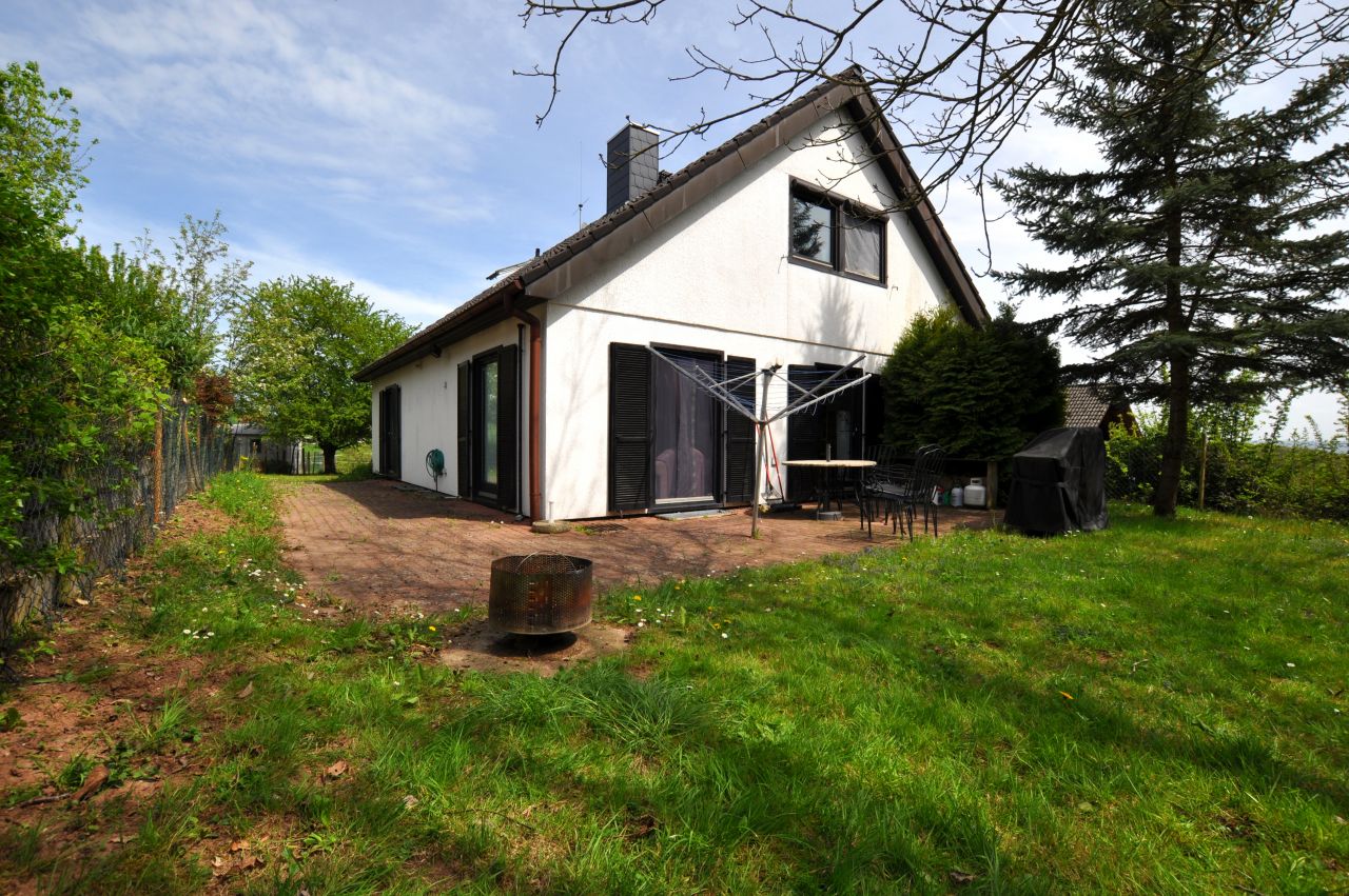 Einfamilienhaus mit Einliegerwohnung & großem Garten in Reuschbach 