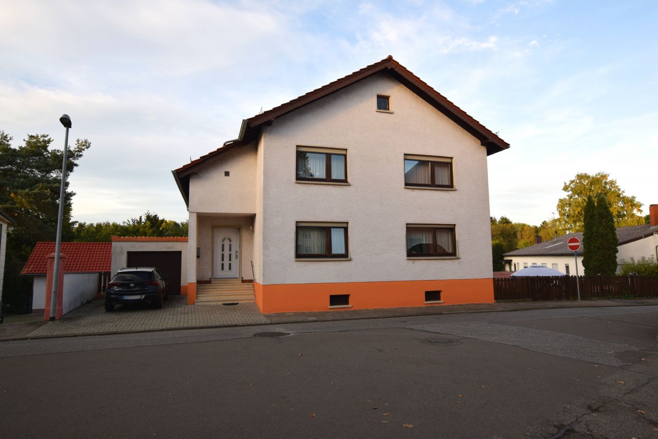 Zweifamilienhaus in zentraler Lage von Ramstein 