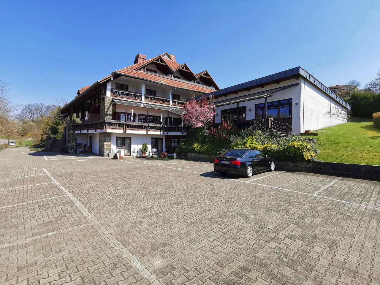 Hotel-Restaurant mit Konferenzräumen in idyllischer Lage 