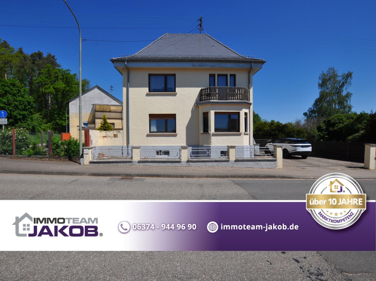 Stadtvilla mit großer Wiesenfläche in direkter Feldrandlage von Miesau 