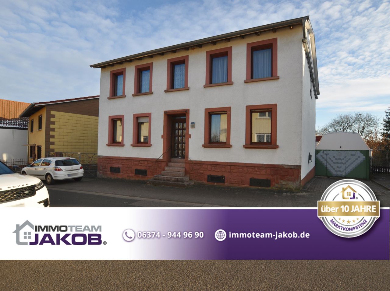 Ein-/Zweifamilienhaus mit großem Garten, Doppelgarage & Photovoltaikanlage 