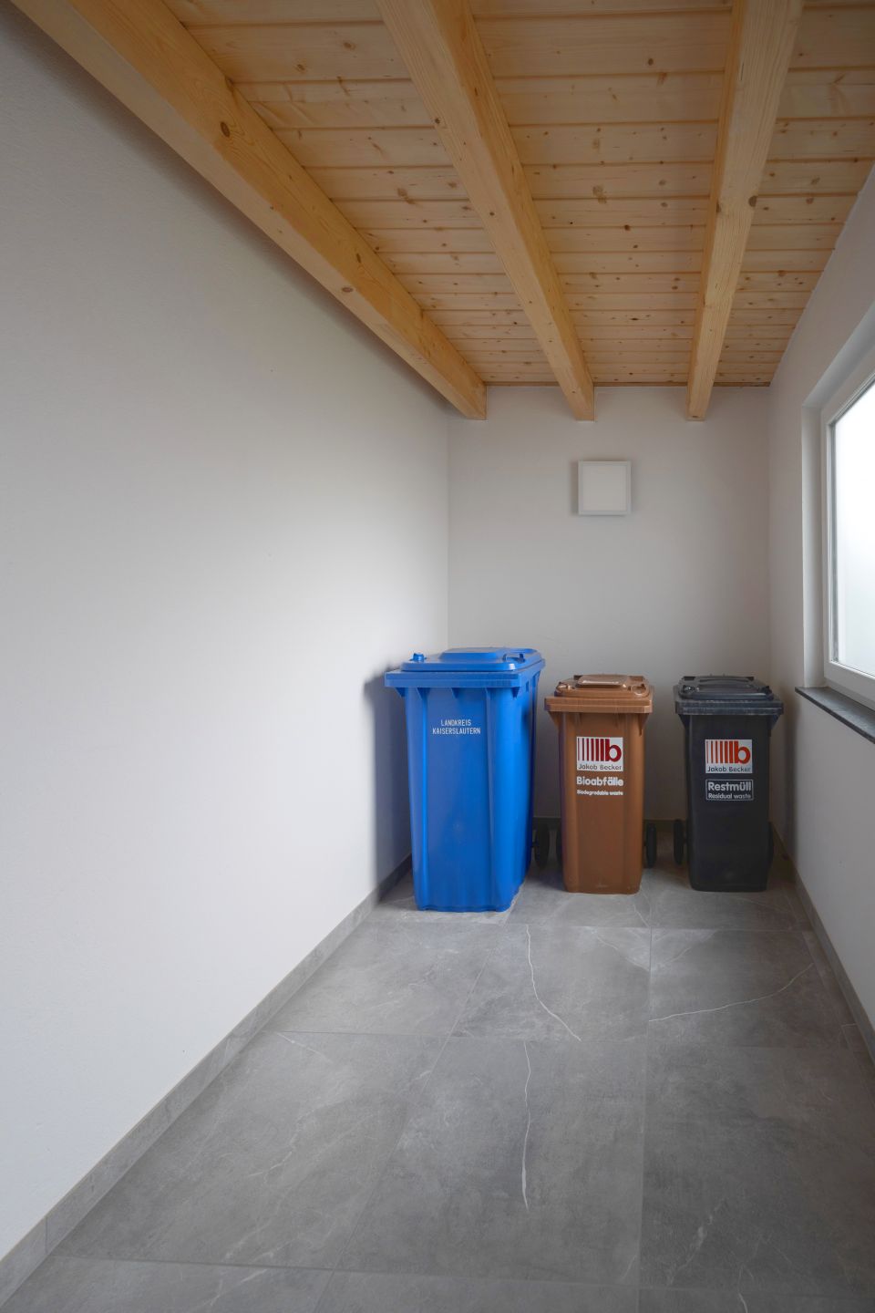 - garbage room - garbage room