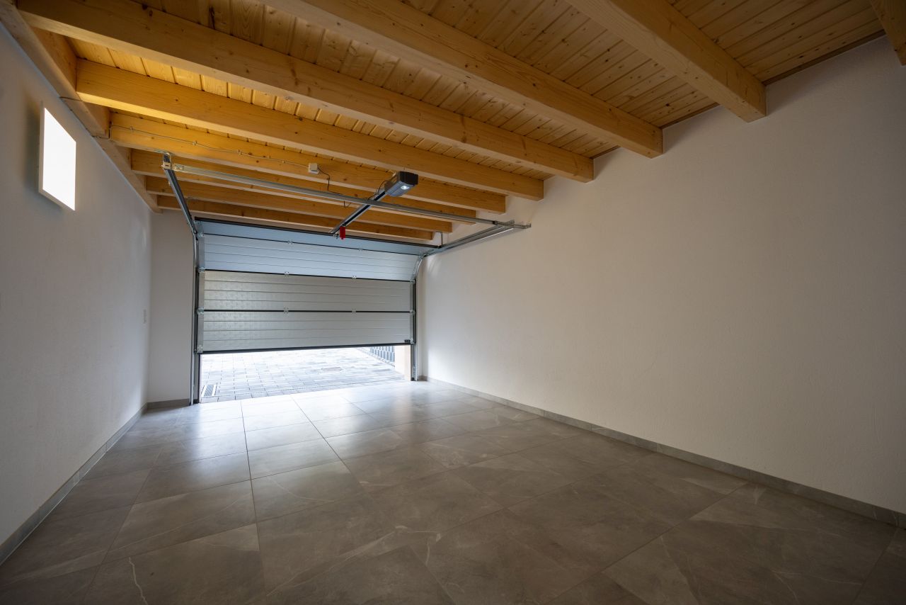 - garage - garage