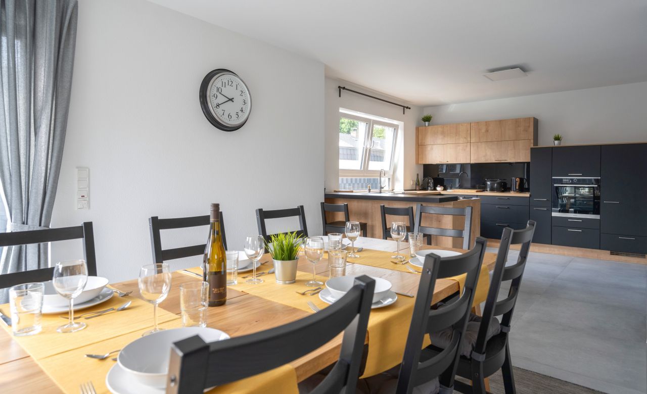 - dining area - dining area