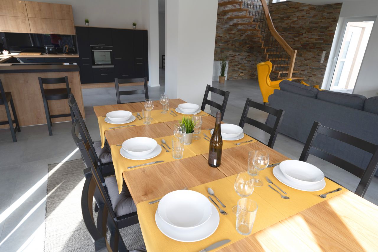 - dining area - dining area