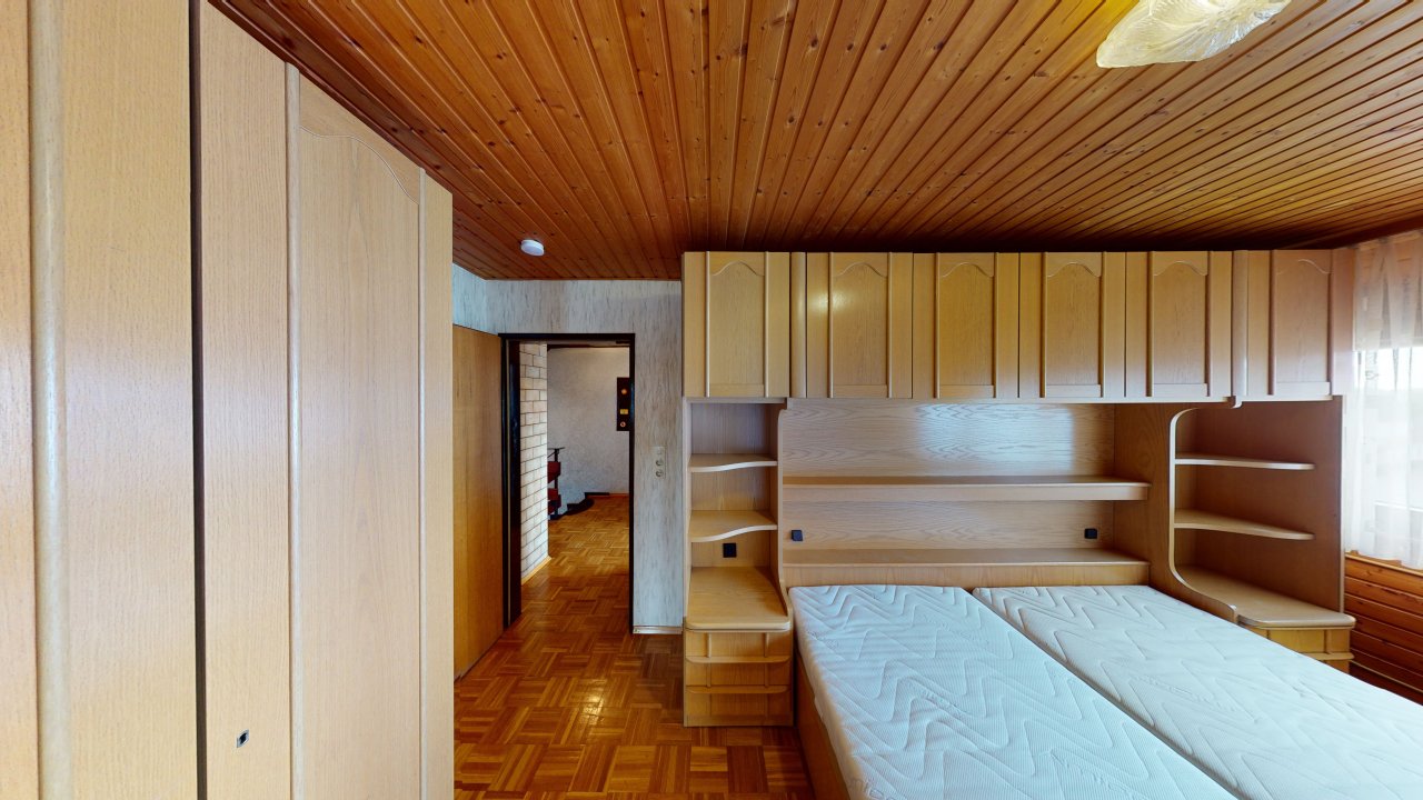 Schlafzimmer 1