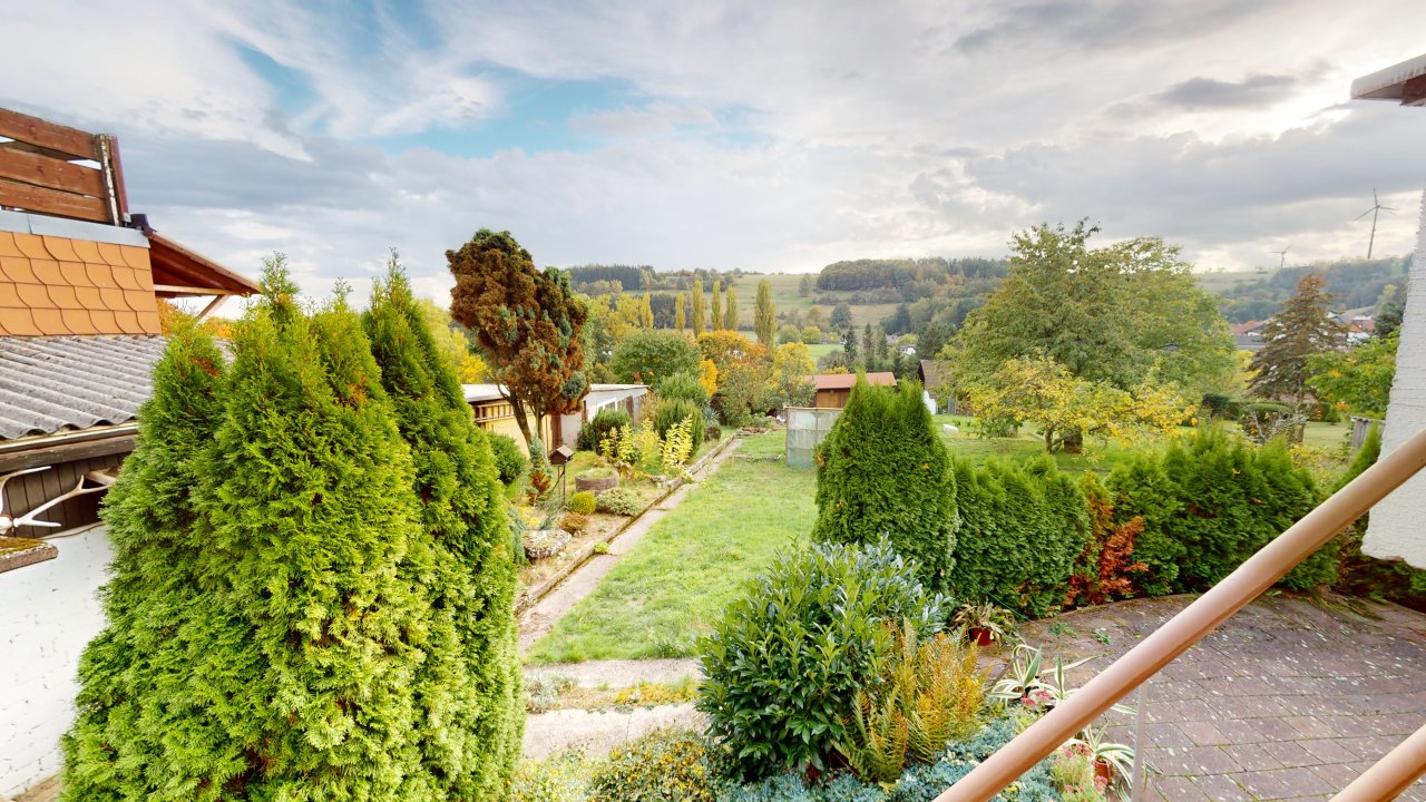 Zugang zum Garten vom Wintergarten aus