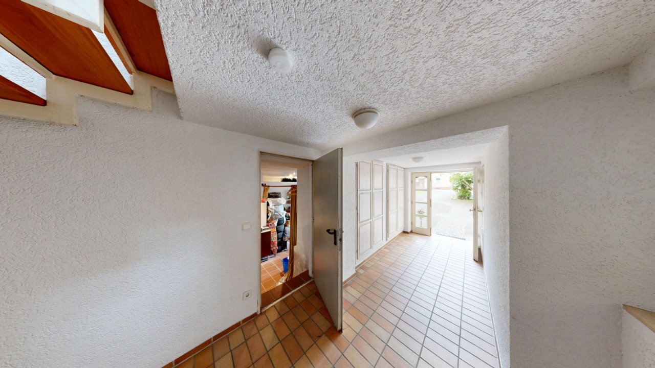 Flur EG | Haus 1 | Treppenhaus