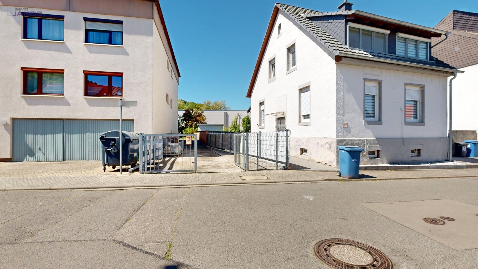 Eingang zur hinteren Grünfläche