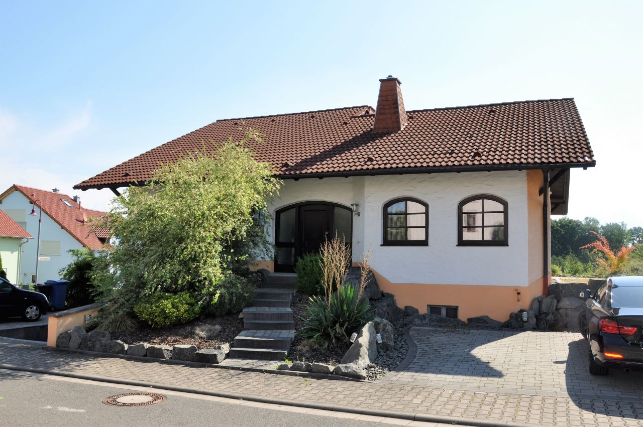 Ein Traum wird wahr: Gemütliches Einfamilienhaus mit atemberaubender Gartenanlage! 