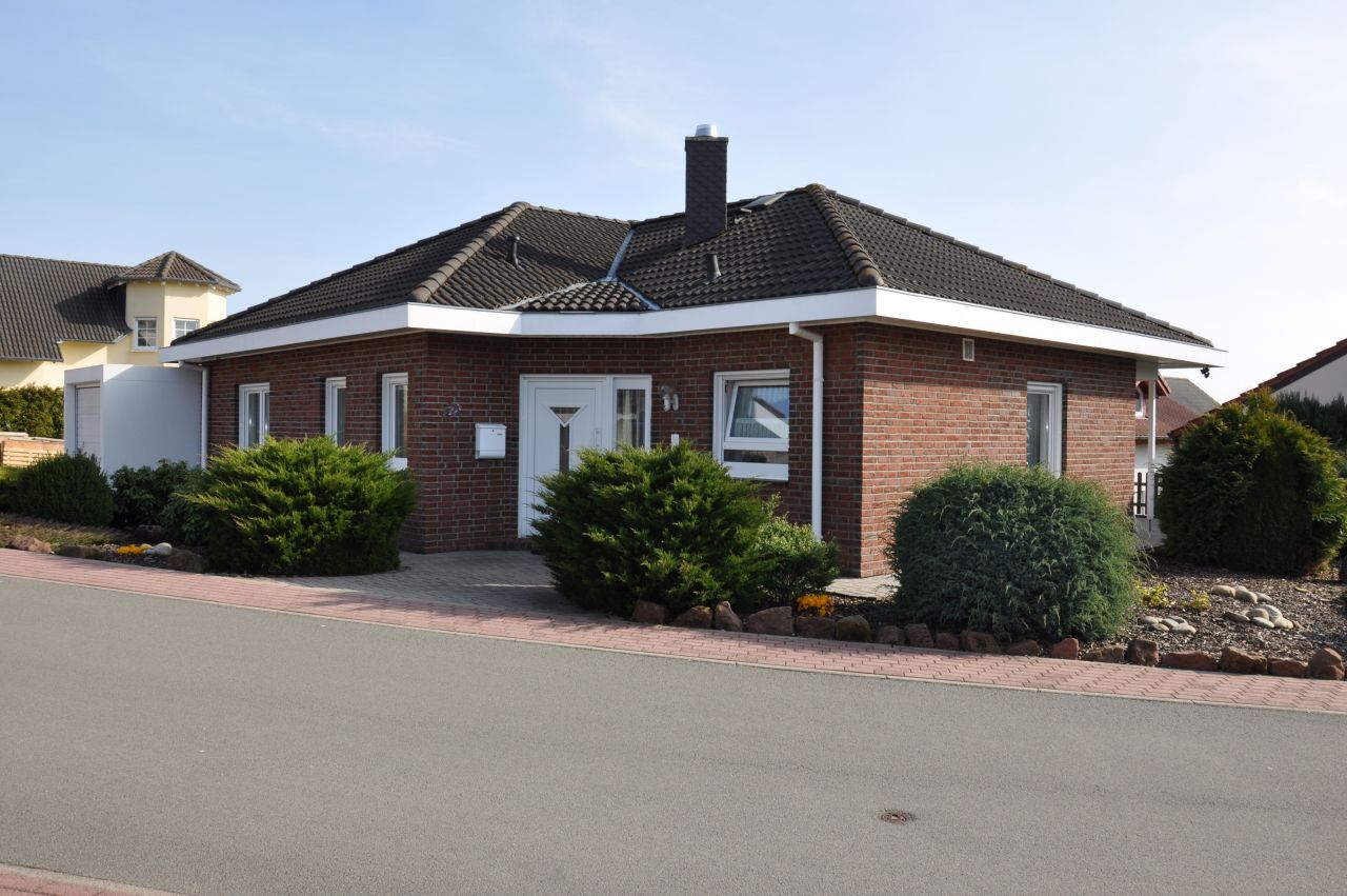 Stufenlos ins Eigenheimglück: Moderner Bungalow in beliebter Wohnlage! 