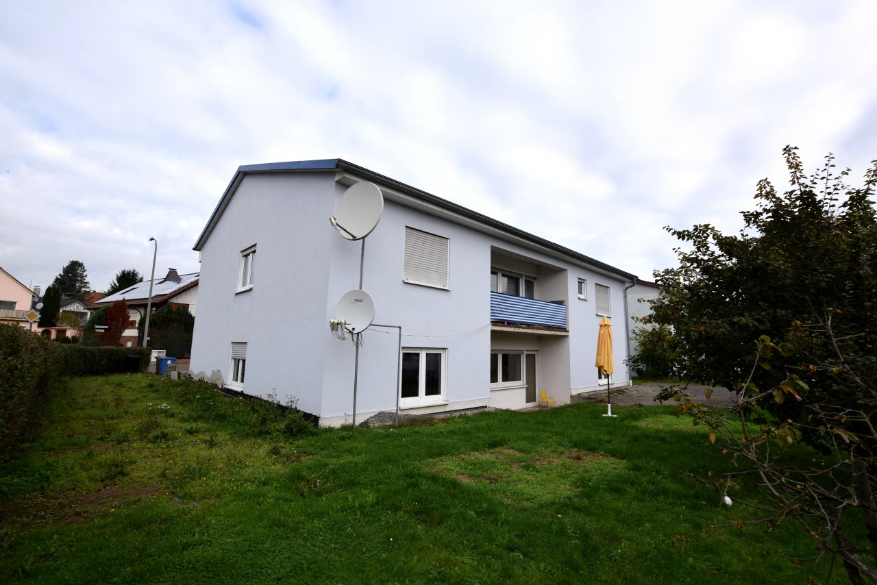 Alles unter einem Dach im vielseitigen Mehrfamilienhaus 