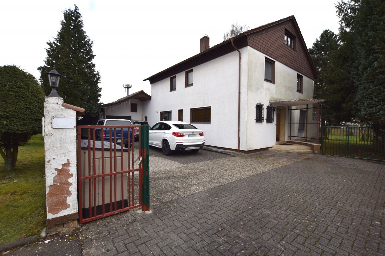 Freistehendes Einfamilienhaus mit großer Wiesenfläche - Ihre persönliche Einfahrt zum Traumhaus 