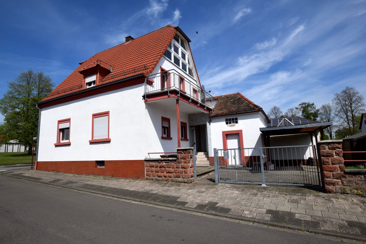 Ein-/Zweifamilienhaus mit wunderschönem Weitblick auf das Naturschutzgebiet Rodenbacher Bruch 
