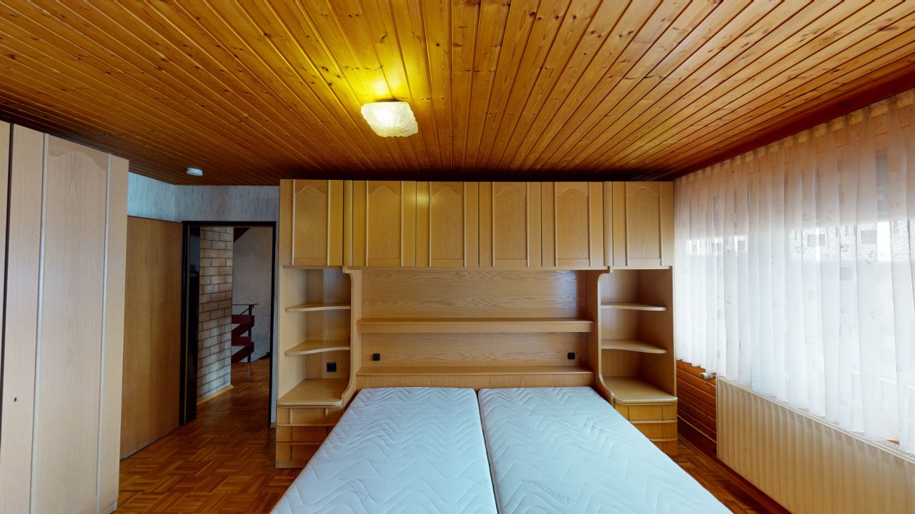 Schlafzimmer 1
