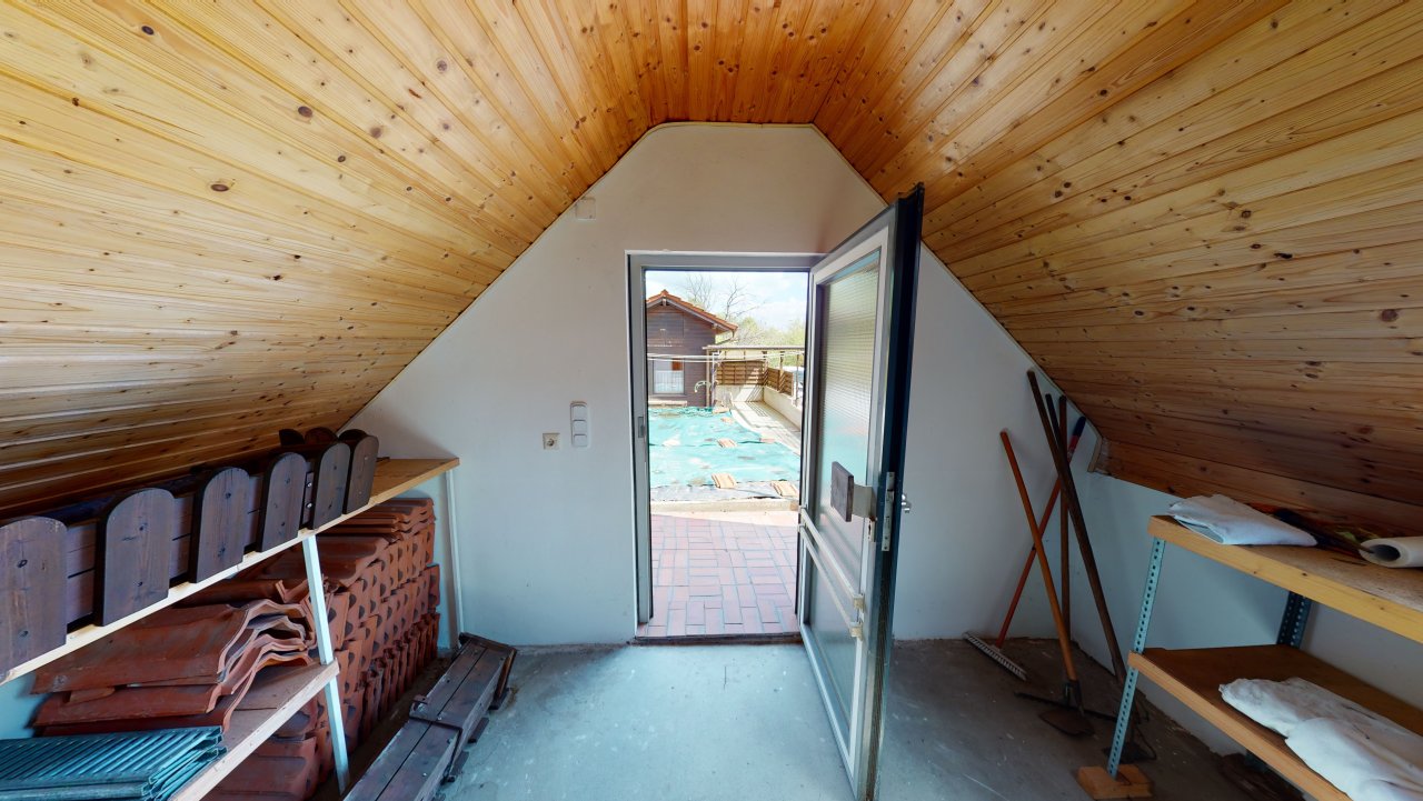 Abstellräume über der Garage