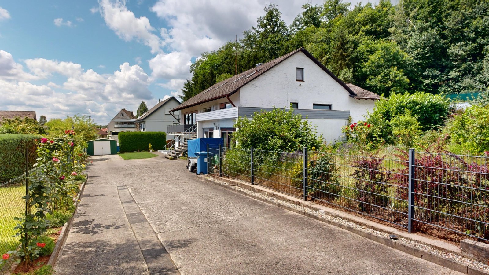 Einfahrt/Hof Einfahrt/Hof