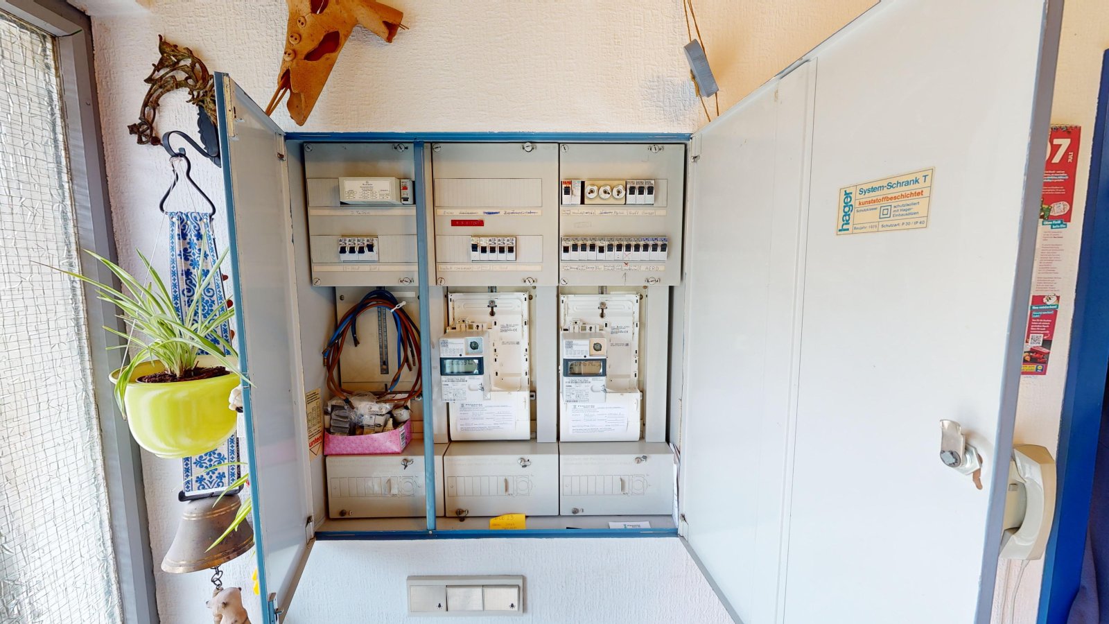Strom-/ Elektrokasten Haupthaus Strom-/ Elektrokasten Haupthaus