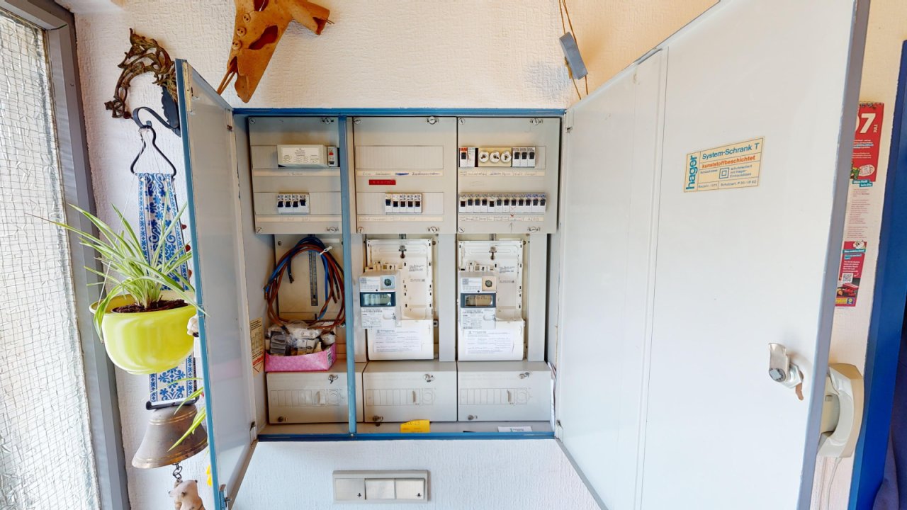 Strom-/ Elektrokasten Haupthaus Strom-/ Elektrokasten Haupthaus
