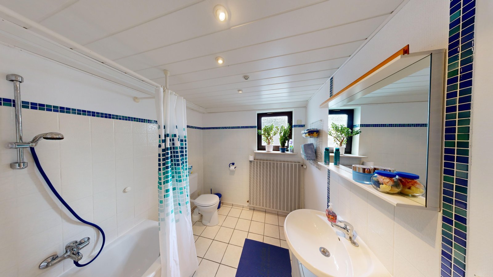 Bad | Einliegerwohnung (rechts) Bad | Einliegerwohnung (rechts)
