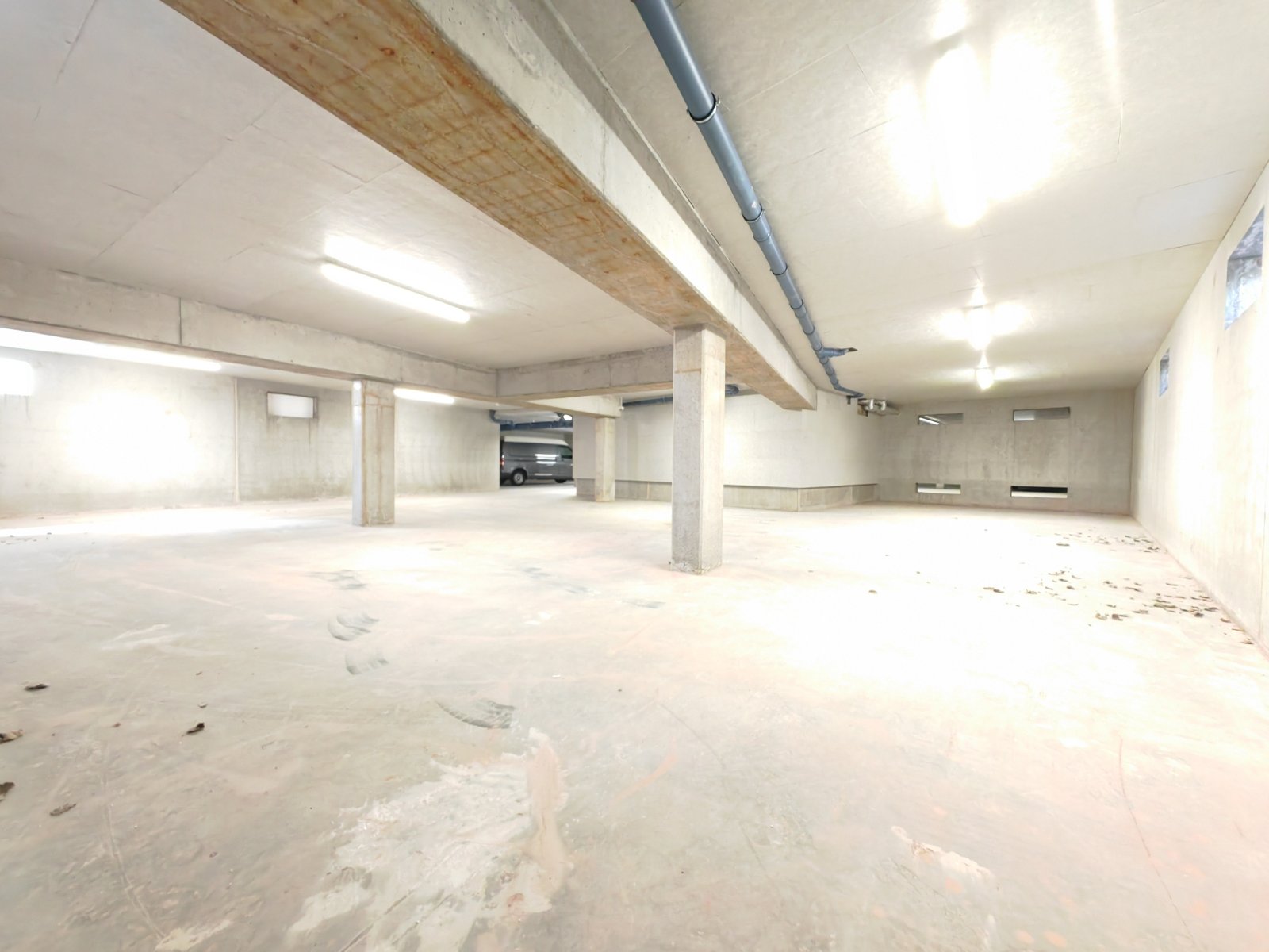- Tiefgarage - Tiefgarage