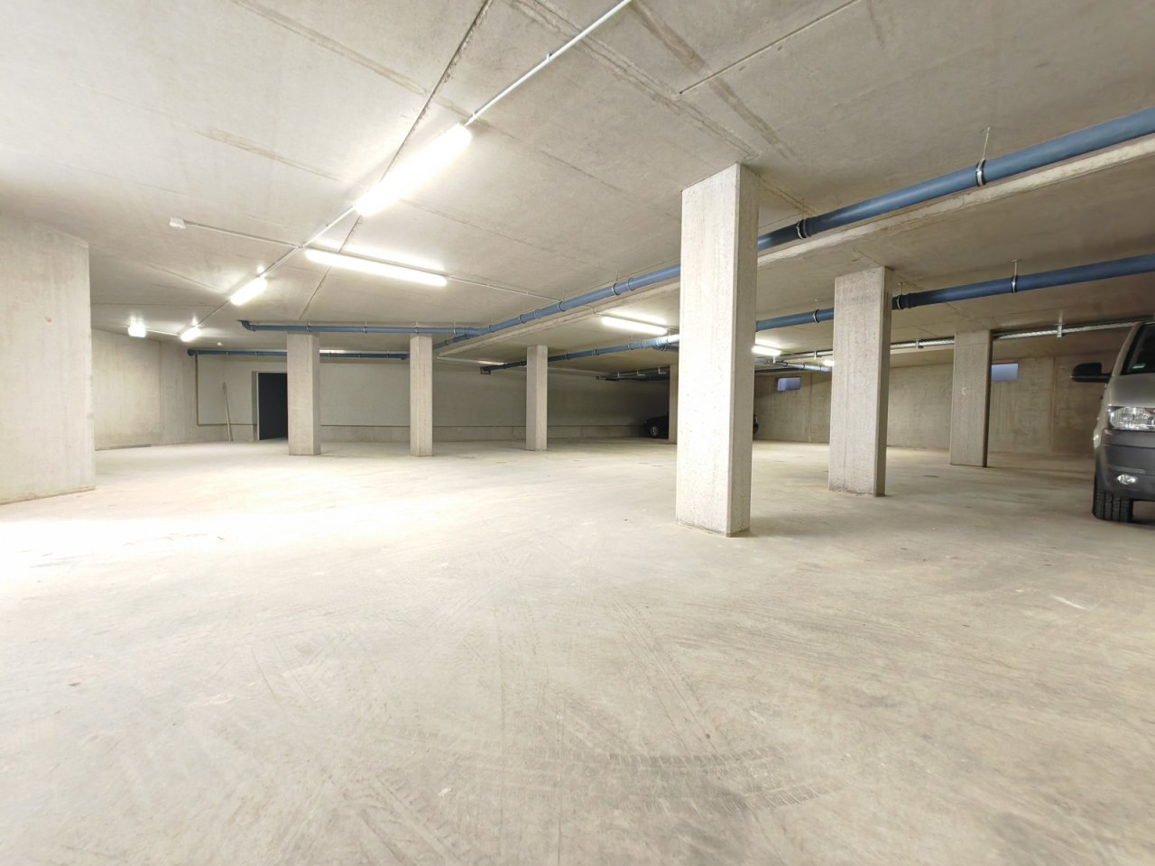 - Tiefgarage - Tiefgarage