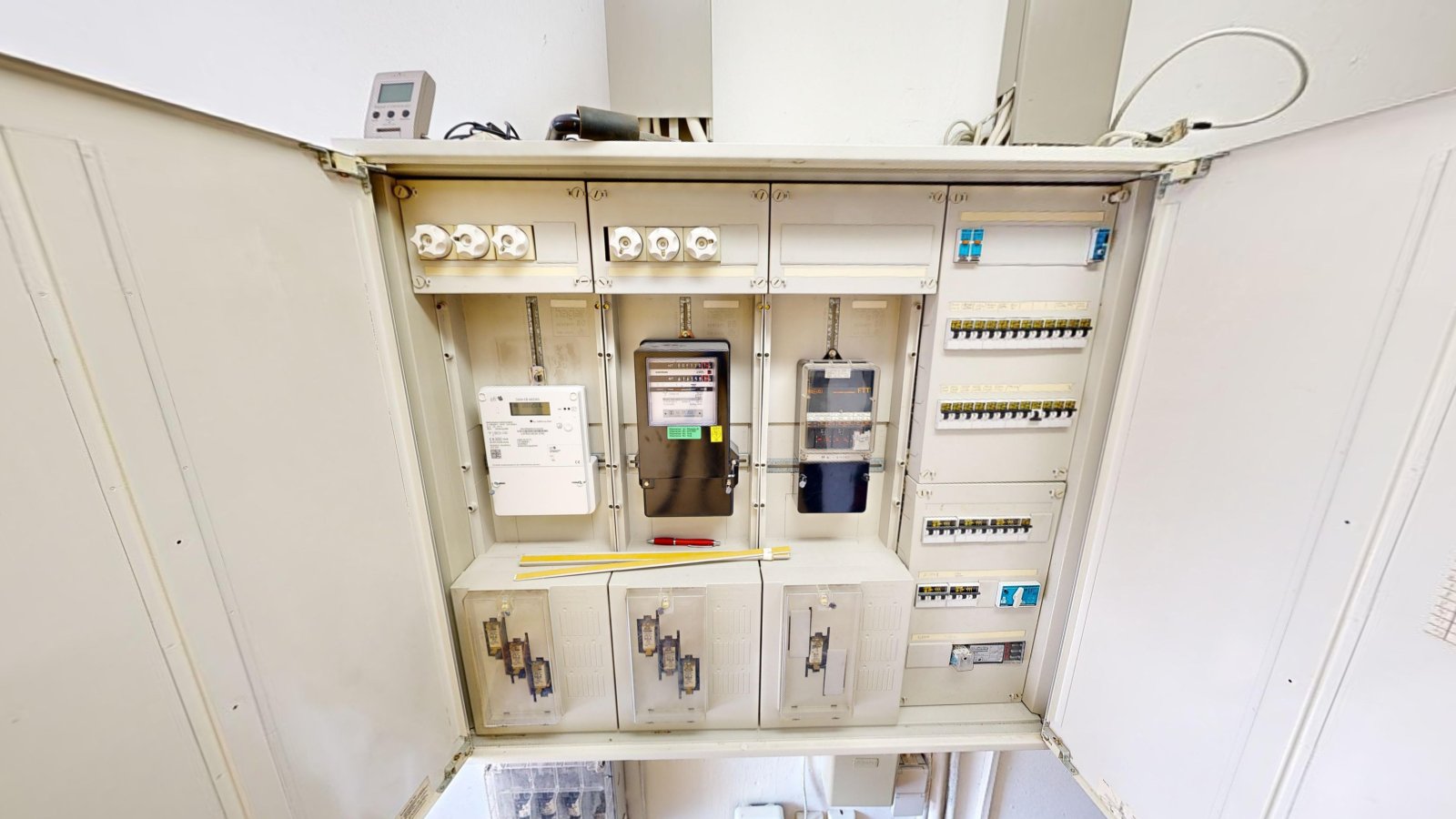 Strom-/Sicherungskasten Strom-/Sicherungskasten