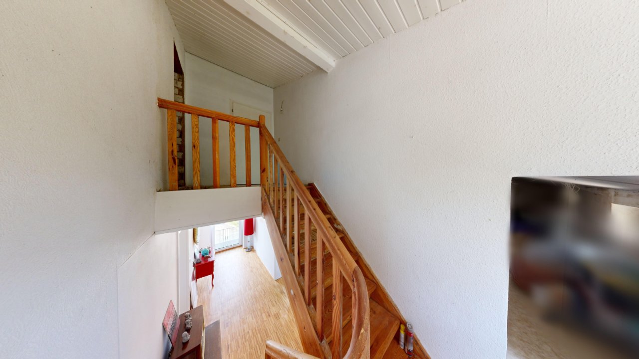 Treppenaufgang zum Dachgeschoss Treppenaufgang zum Dachgeschoss
