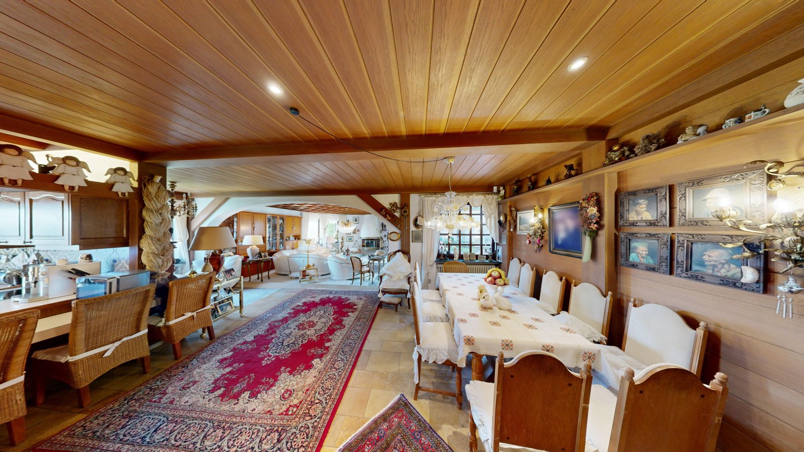 *SOLD* | Detached house in romantic country house style with large garden, indoor swimming pool and garage