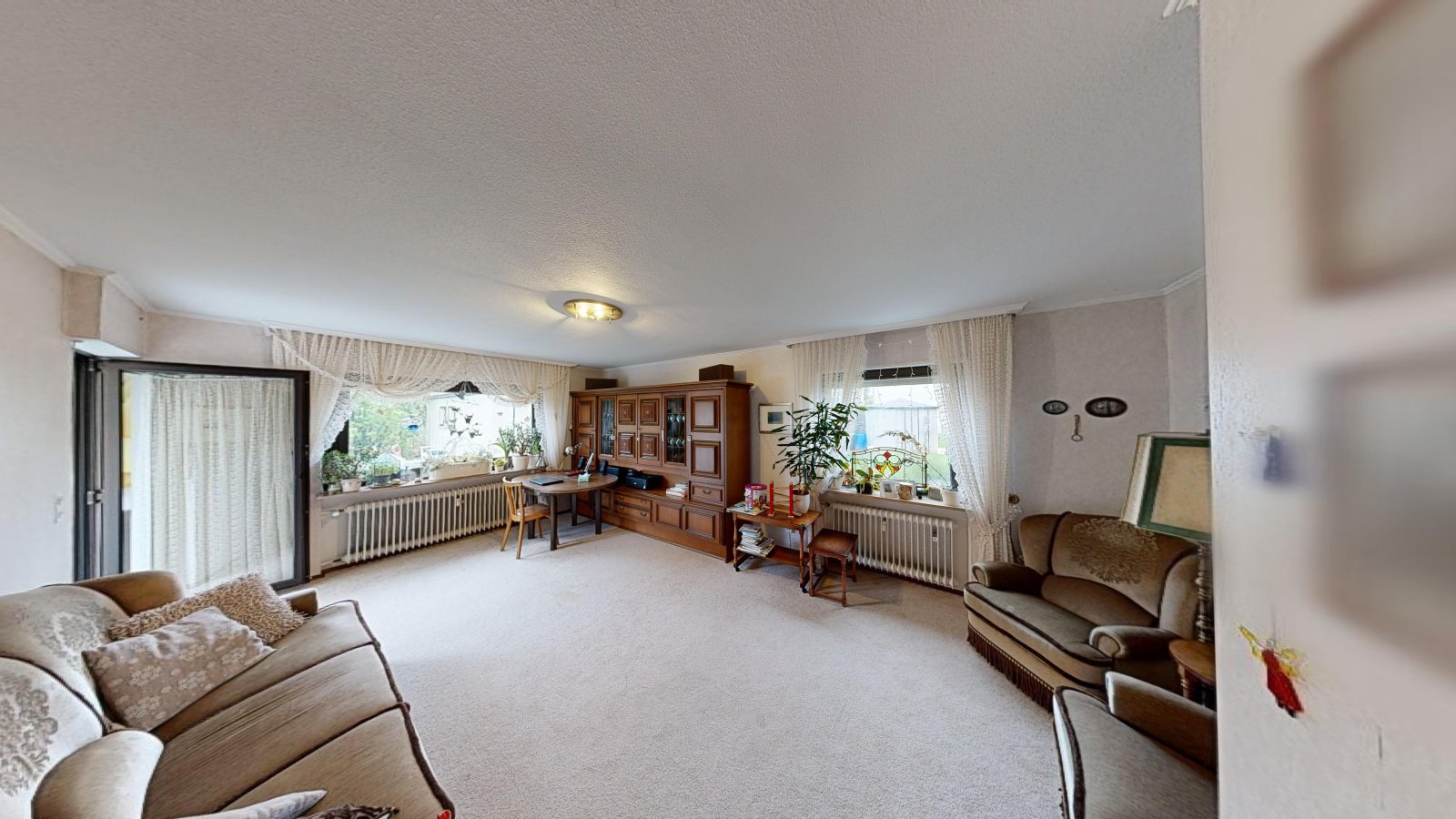 *SOLD*From capital investment to multi-generation house | two-family house with large garden & garage