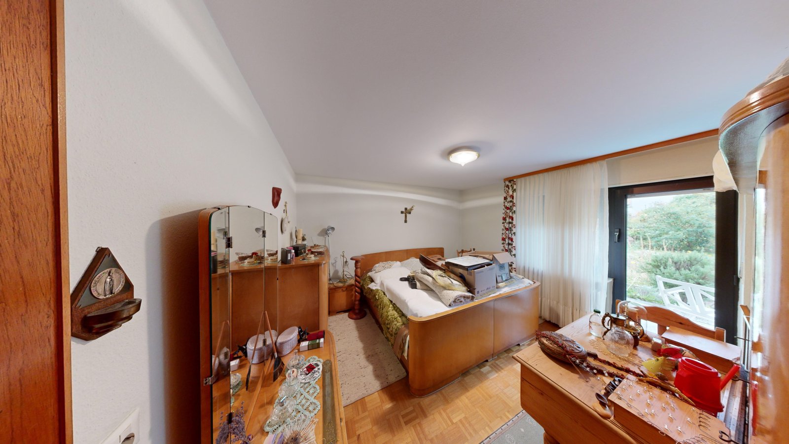 *SOLD*From capital investment to multi-generation house | two-family house with large garden & garage