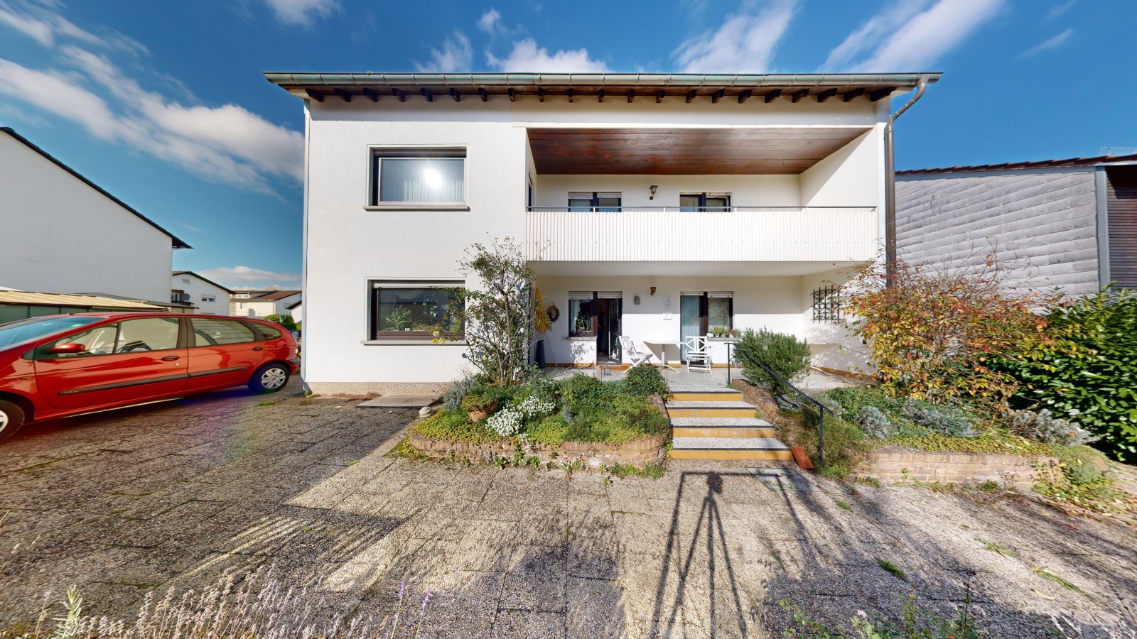 *SOLD*From capital investment to multi-generation house | two-family house with large garden & garage