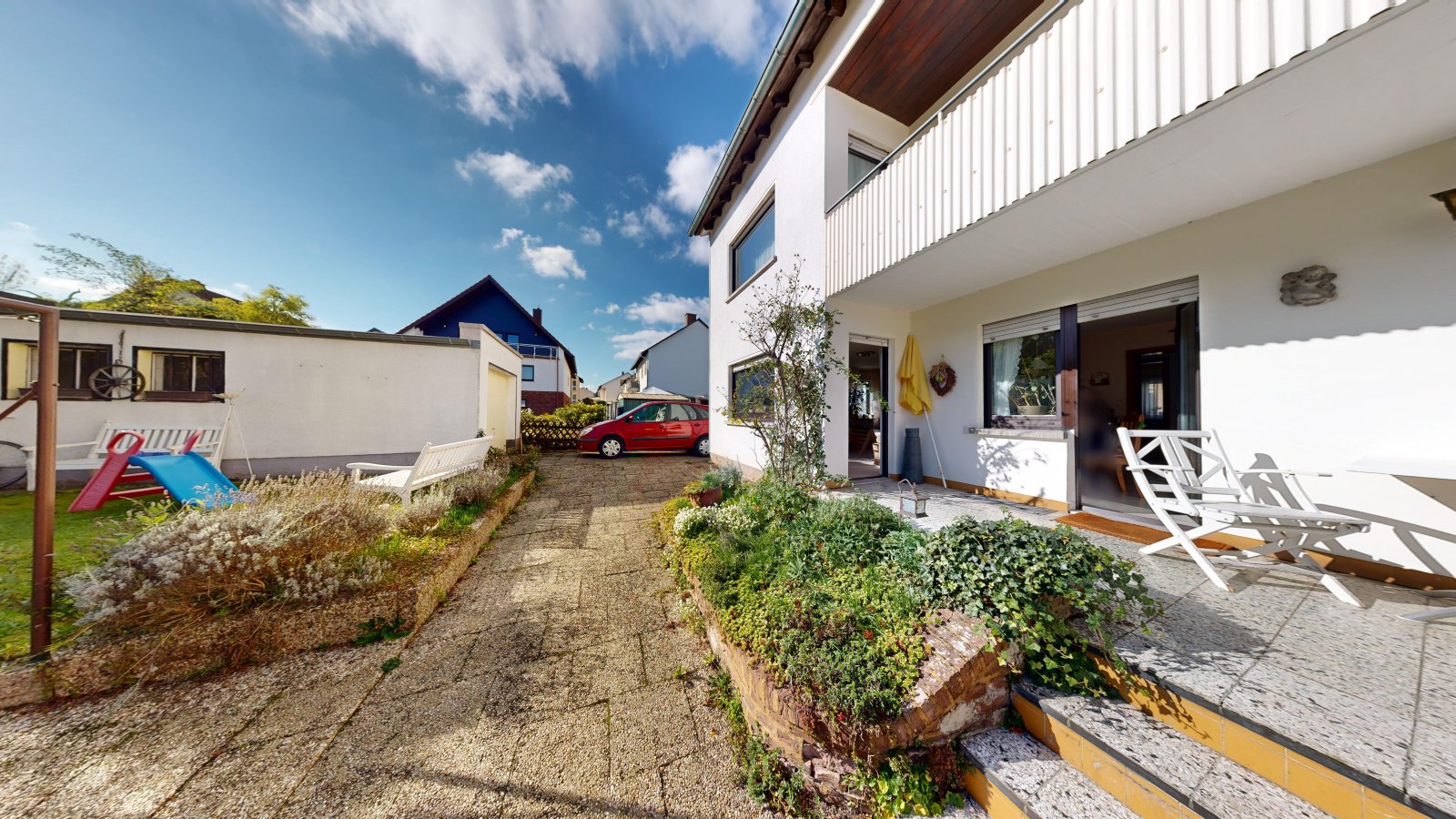 *SOLD*From capital investment to multi-generation house | two-family house with large garden & garage