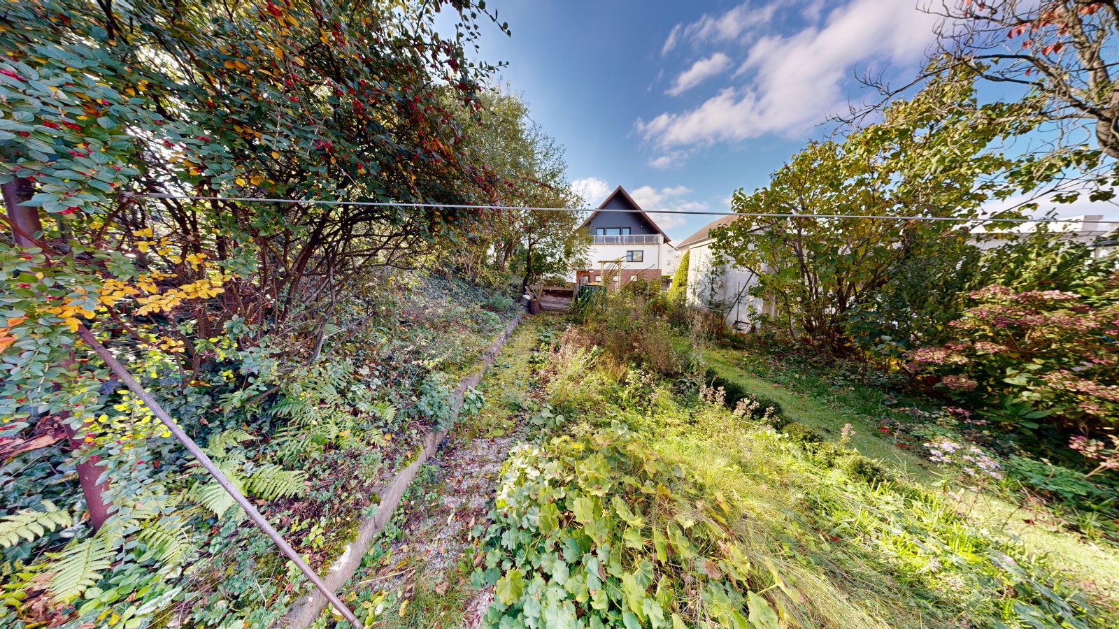 *SOLD*From capital investment to multi-generation house | two-family house with large garden & garage