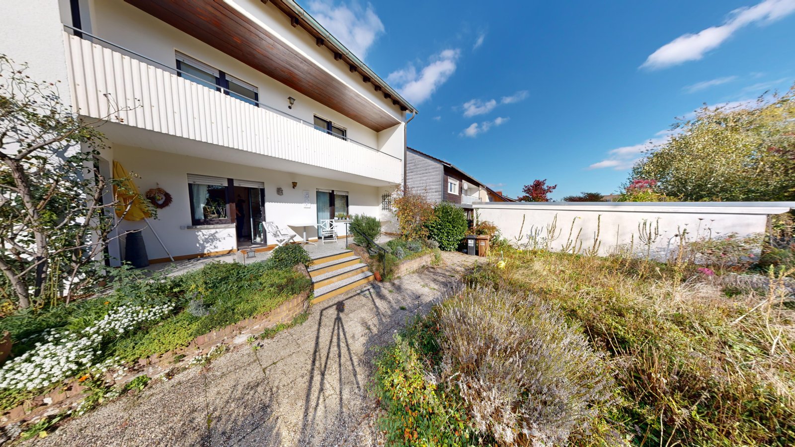 *SOLD*From capital investment to multi-generation house | two-family house with large garden & garage