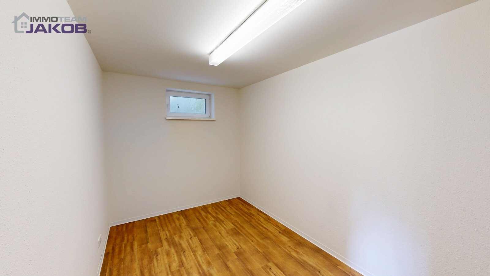 As-new detached house on the green outskirts with garden, roof terrace and garage