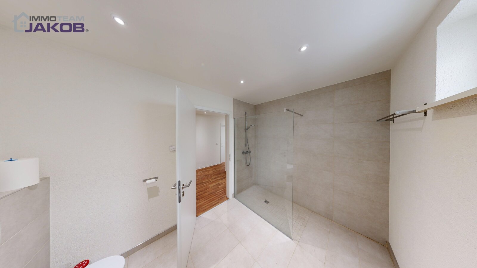 As-new detached house on the green outskirts with garden, roof terrace and garage