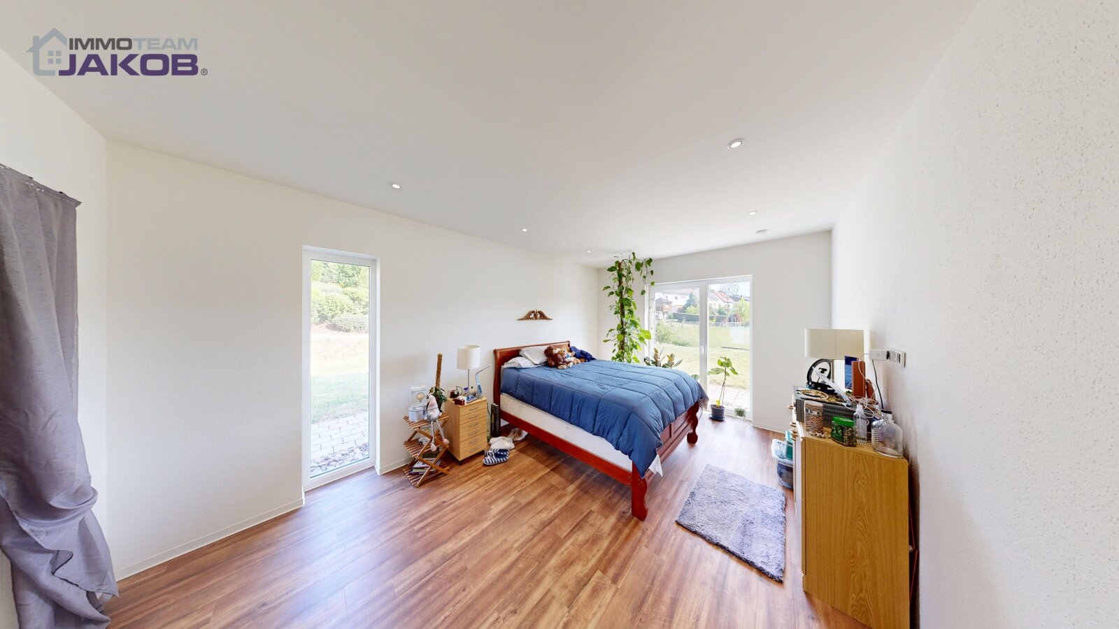 As-new detached house on the green outskirts with garden, roof terrace and garage