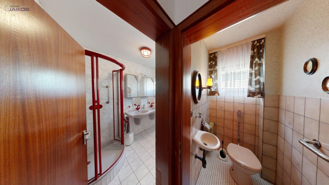 Badezimmer und WC - EG