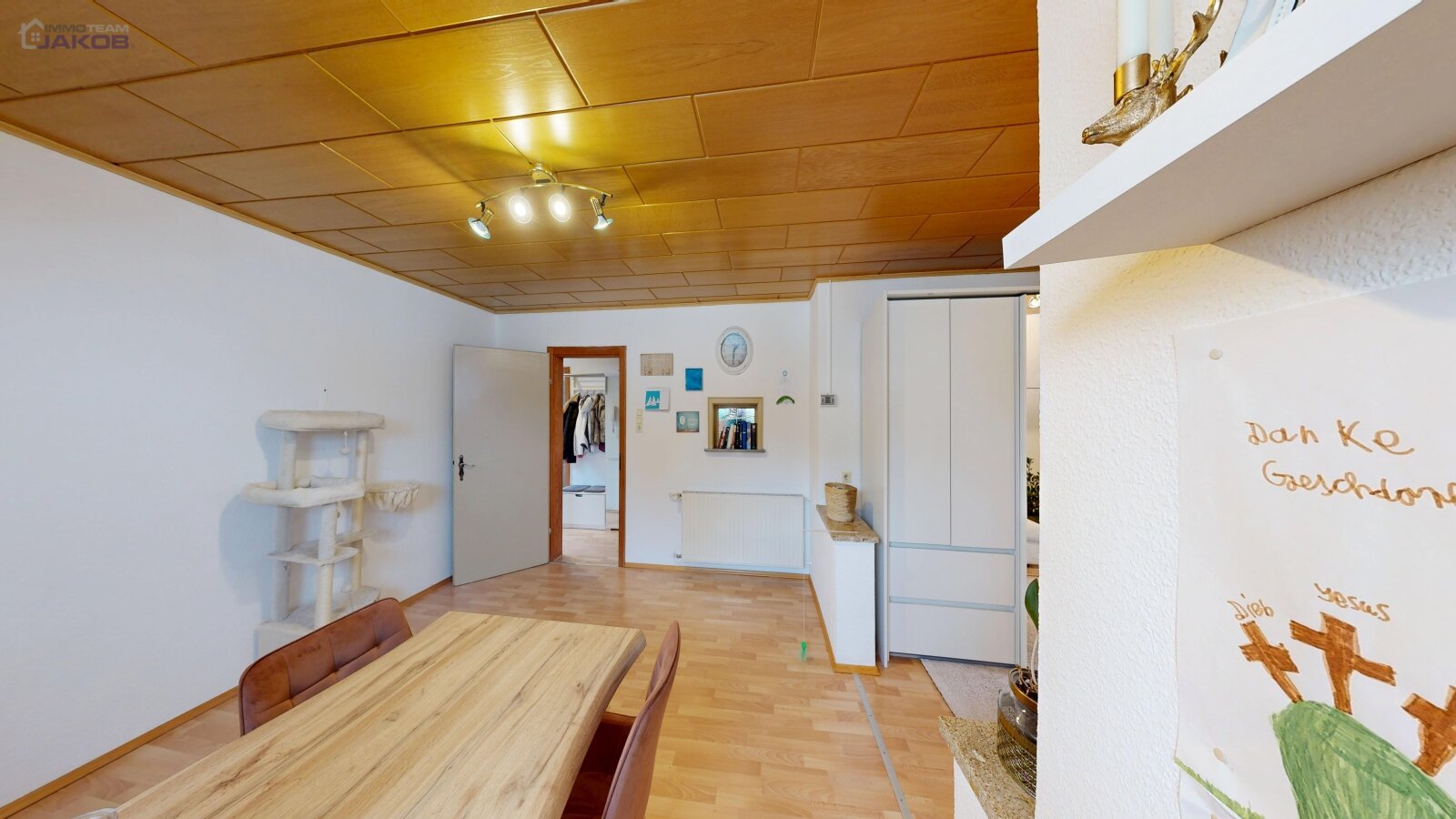 *SOLD* | Detached two-family house with garden & garages in a family-friendly residential area