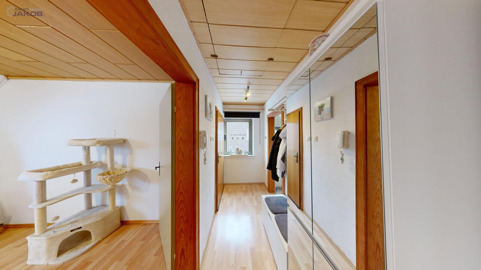 *SOLD* | Detached two-family house with garden & garages in a family-friendly residential area