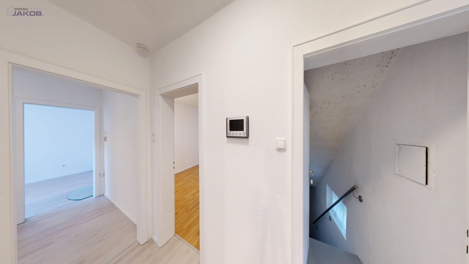 *SOLD* | Detached two-family house with garden & garages in a family-friendly residential area