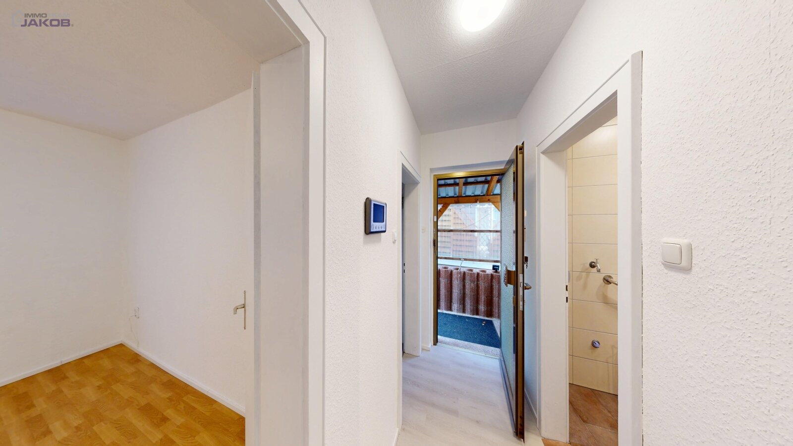 *SOLD* | Detached two-family house with garden & garages in a family-friendly residential area