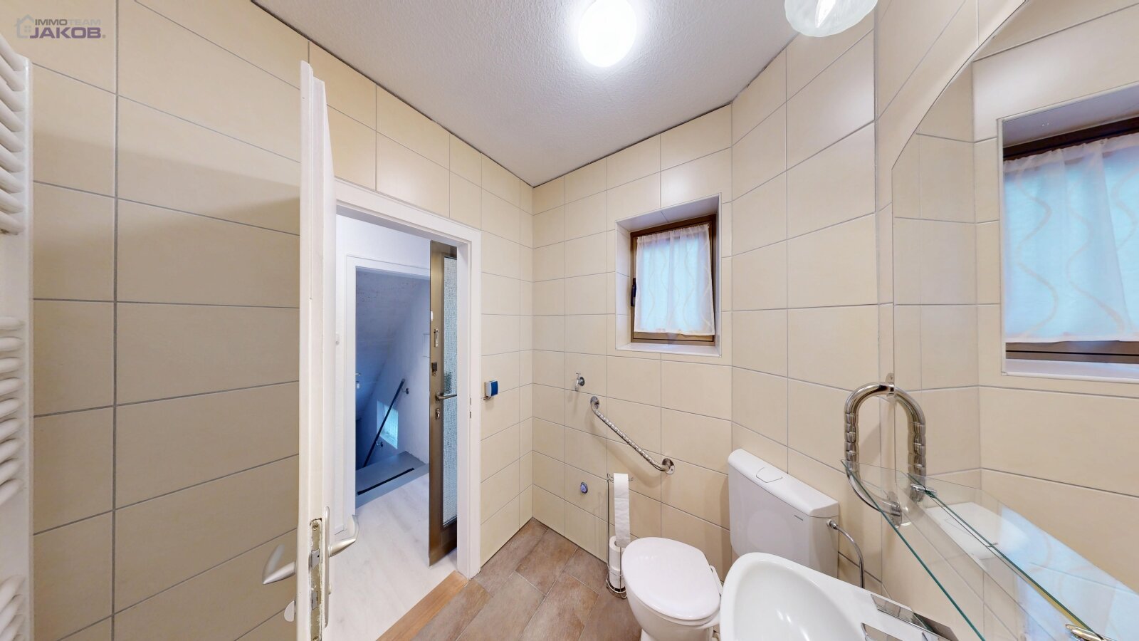 *SOLD* | Detached two-family house with garden & garages in a family-friendly residential area