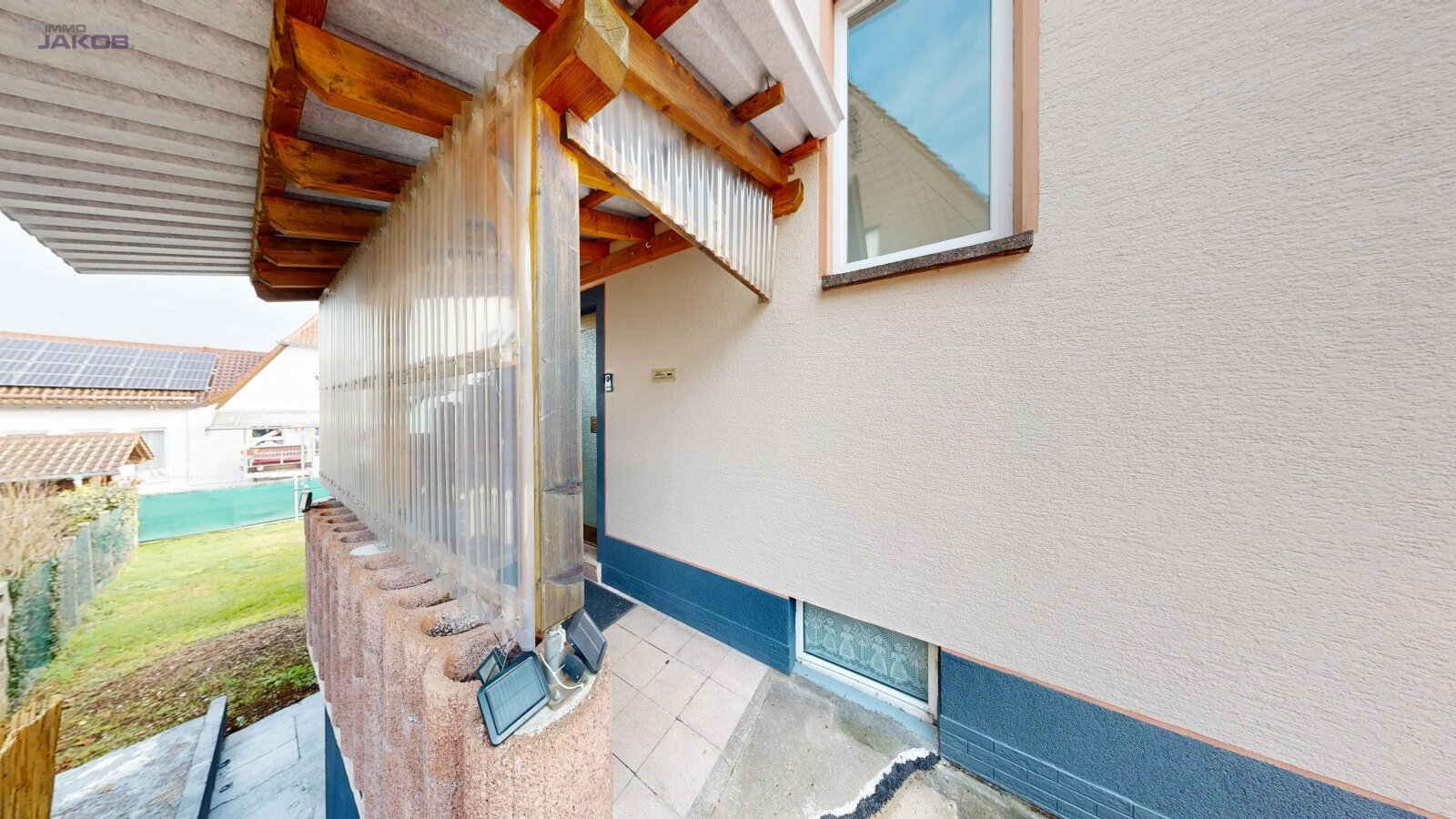 *SOLD* | Detached two-family house with garden & garages in a family-friendly residential area