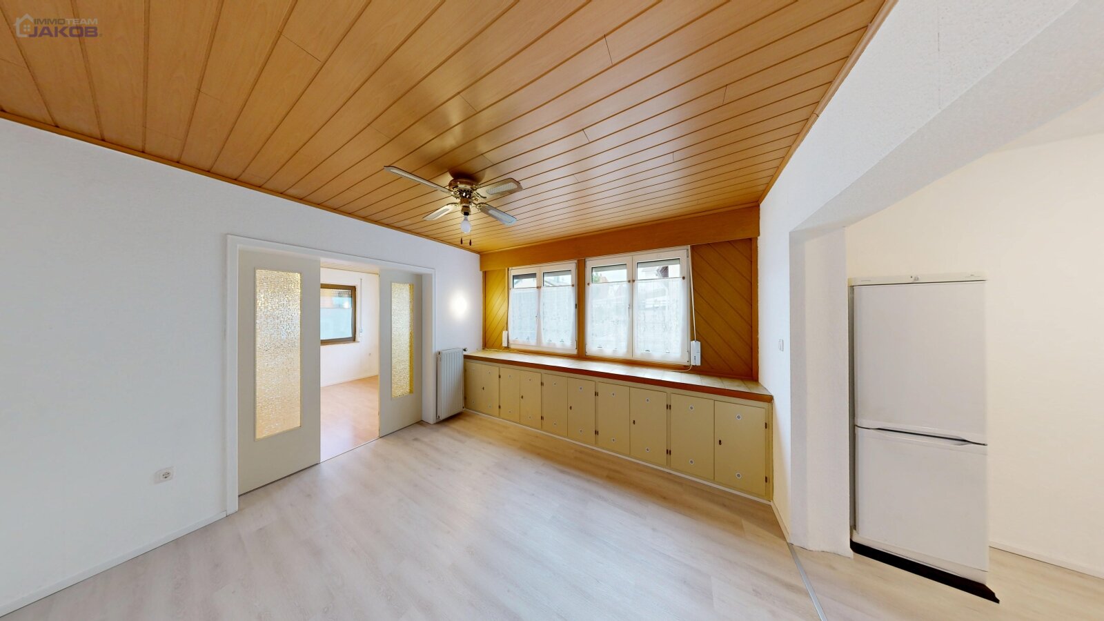 *SOLD* | Detached two-family house with garden & garages in a family-friendly residential area