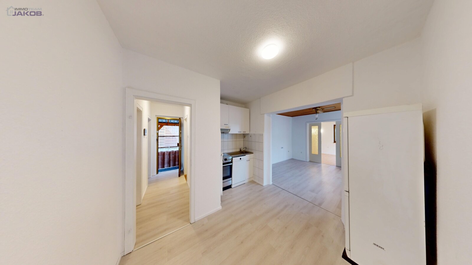 *SOLD* | Detached two-family house with garden & garages in a family-friendly residential area