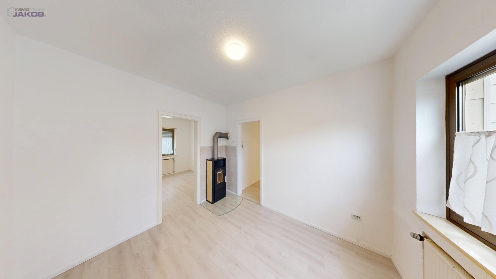 *SOLD* | Detached two-family house with garden & garages in a family-friendly residential area